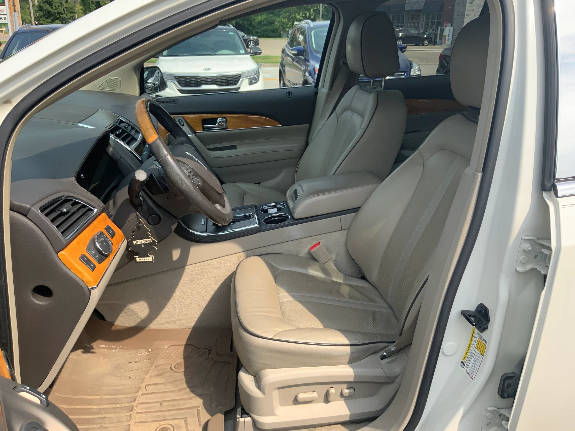 Used 2013 Lincoln MKX FWD image 7