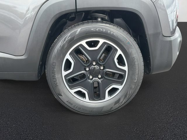 Used 2017 Jeep Renegade Trailhawk w/ Premium Trailhawk Package AWD/4WD image 31