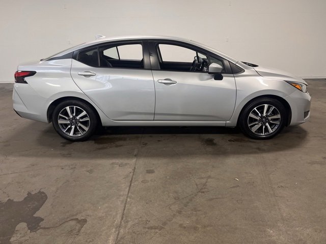 Used 2023 Nissan Versa SV image 2