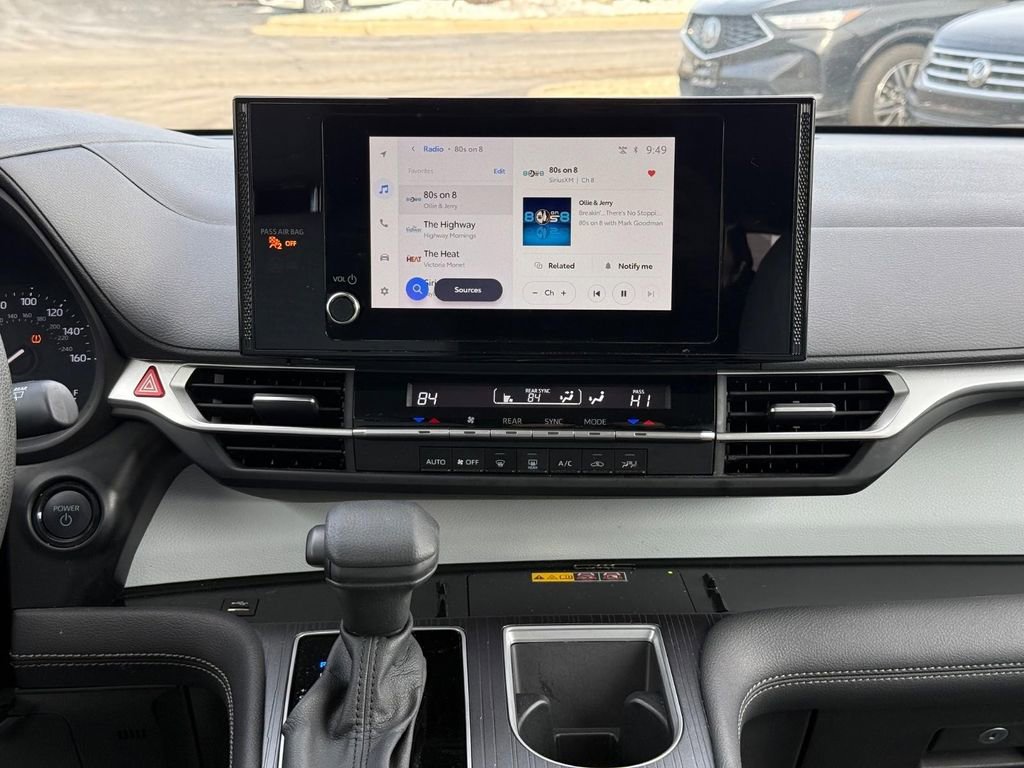 Used 2025 Toyota Sienna LE FWD image 13