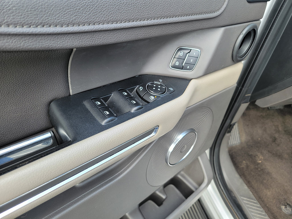 Used 2018 Ford Expedition XLT w/ Equipment Group 202A AWD/4WD image 12