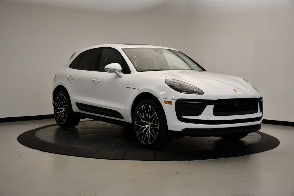 Certified 2026 Porsche Macan AWD/4WD image 9