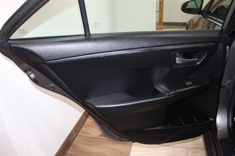Used 2016 Toyota Camry SE FWD image 28