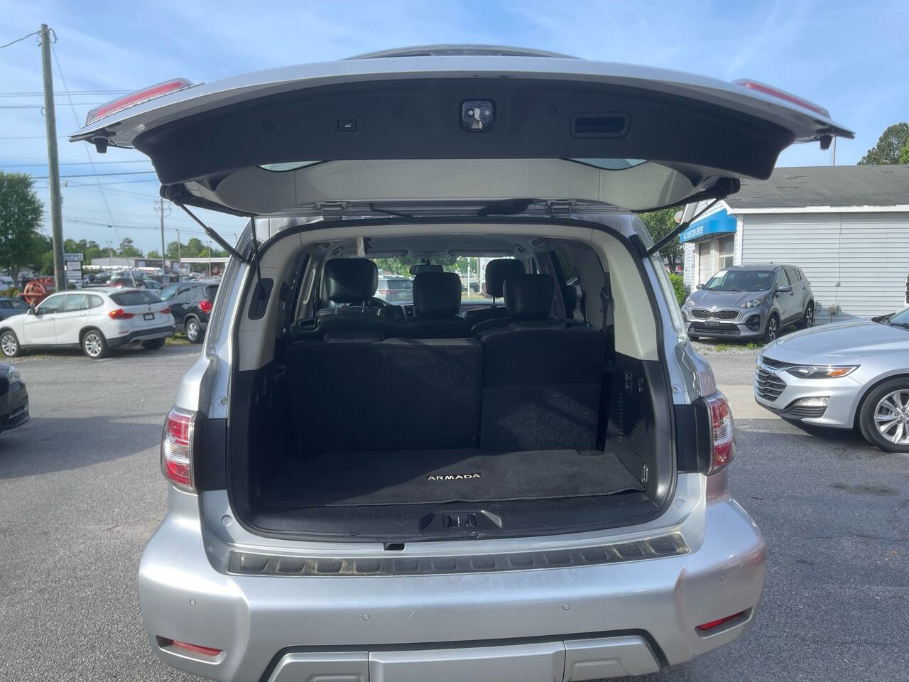 Used 2018 Nissan Armada SV w/ Driver Package RWD image 11
