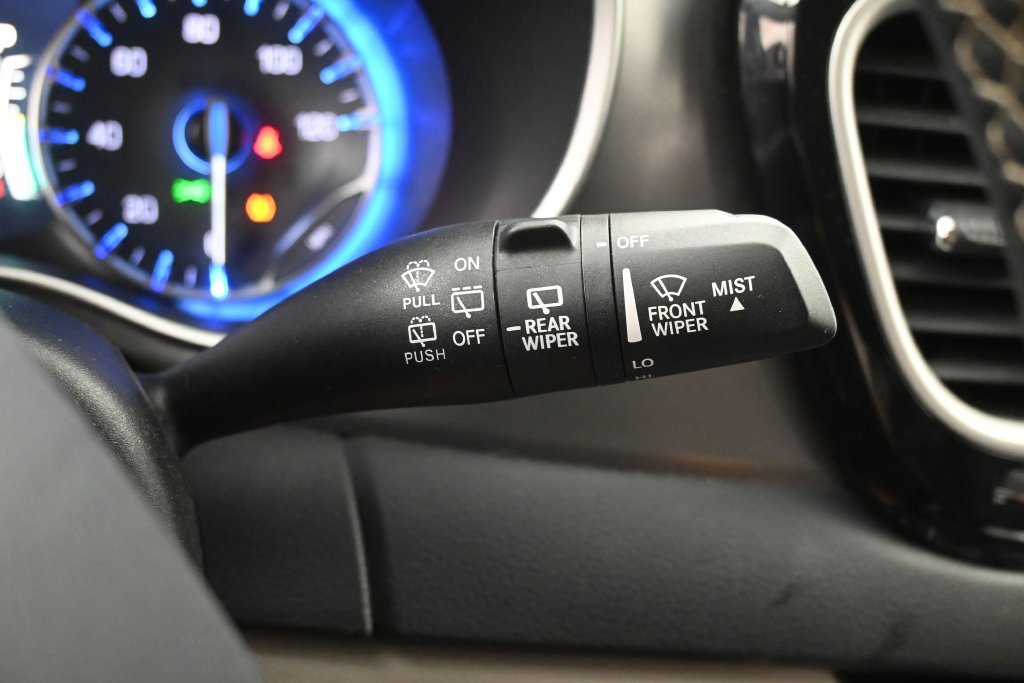 Used 2023 Chrysler Pacifica Touring-L FWD image 25