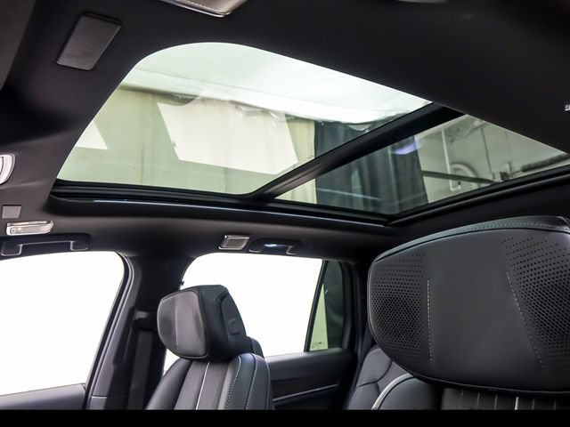 New 2027 Cadillac Vistiq Sport w/ LPO, Floor Liner Package AWD/4WD image 12
