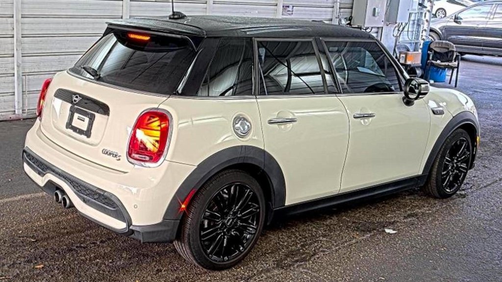 Used 2022 MINI Cooper S image 2