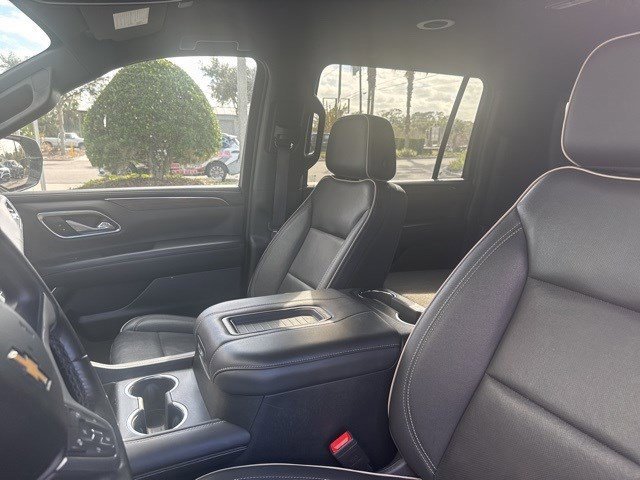 Used 2024 Chevrolet Suburban Premier image 3