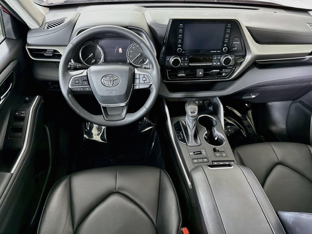 Certified 2022 Toyota Highlander XLE AWD/4WD image 3