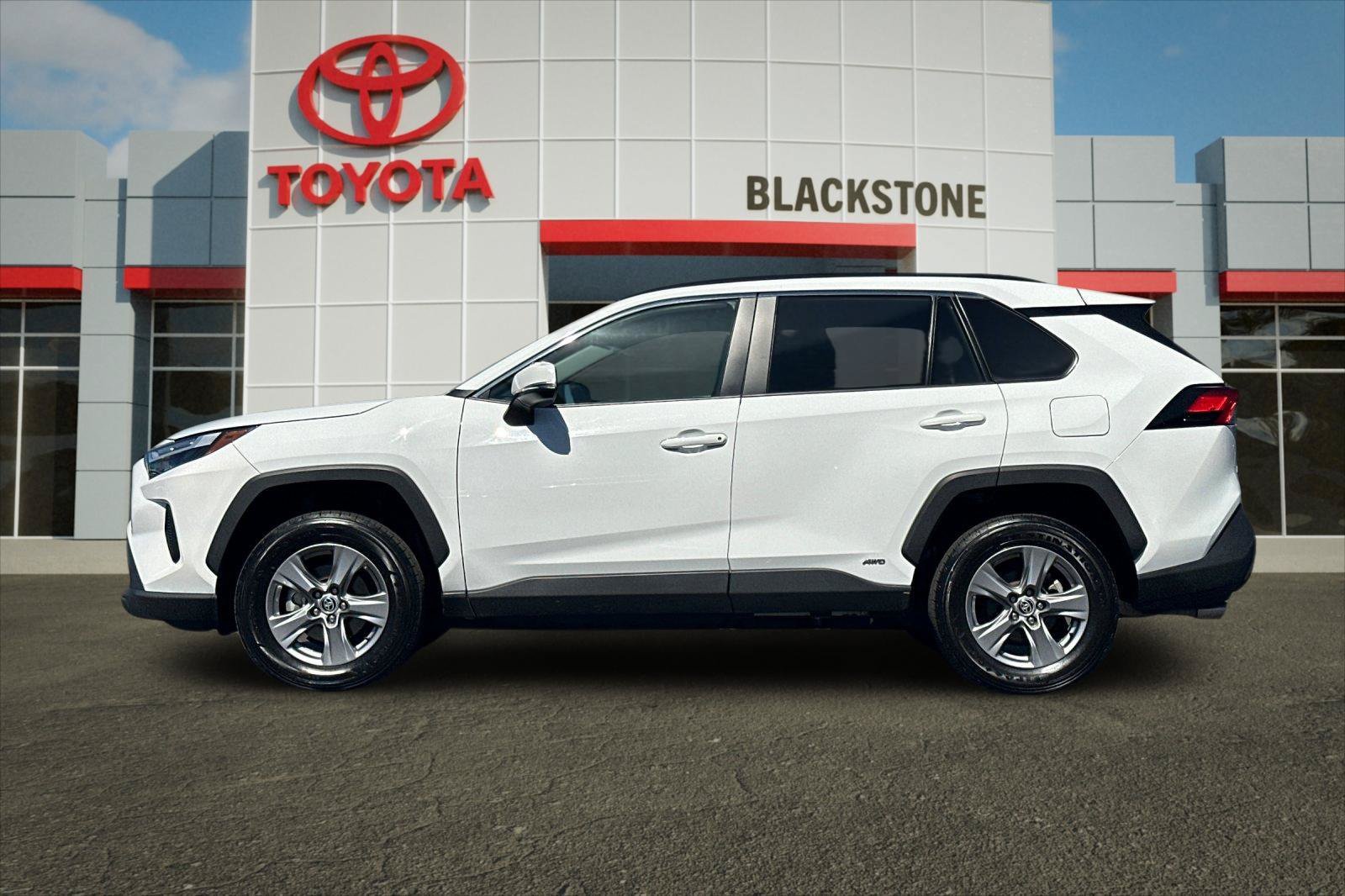 Used 2025 Toyota RAV4 LE AWD/4WD image 6