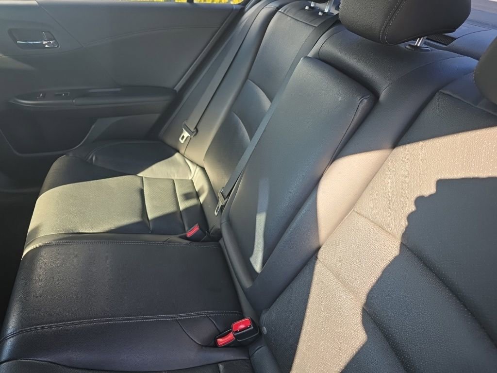 Used 2017 Honda Accord Touring image 16