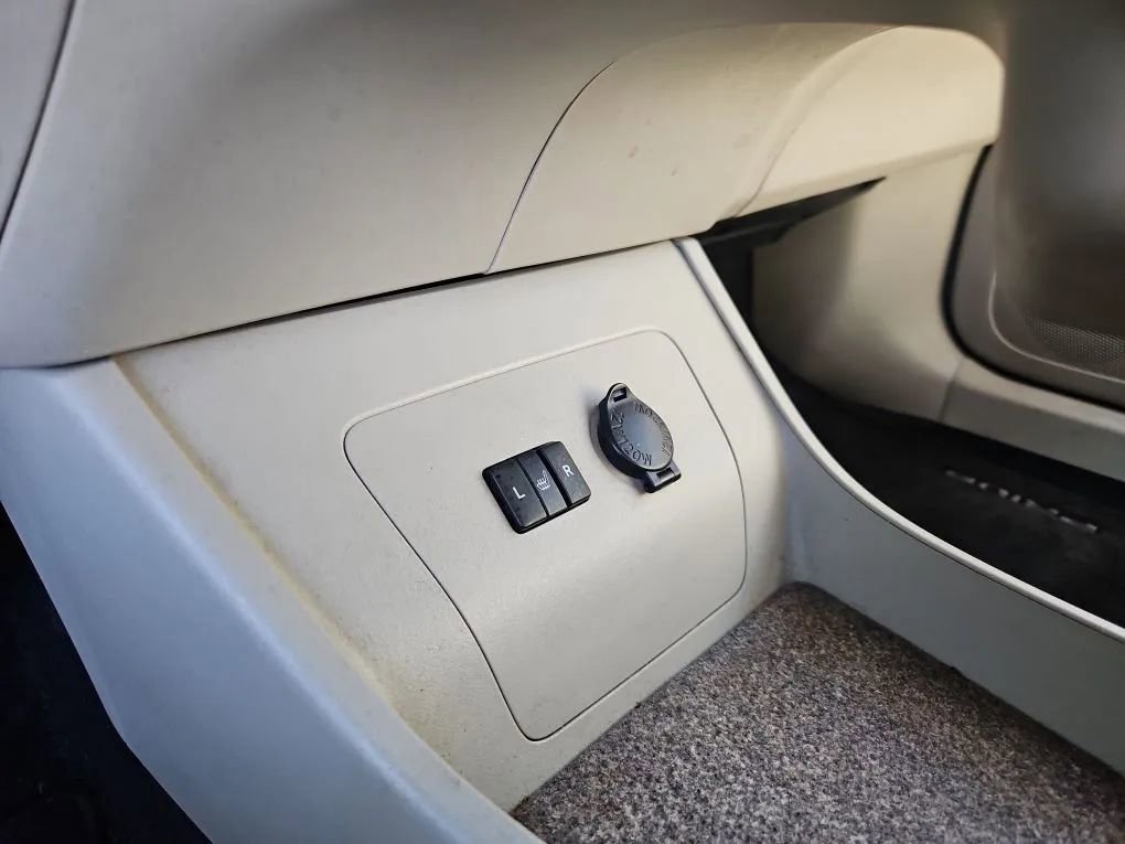 Used 2012 Toyota Prius Four w/ Deluxe Solar Roof Pkg image 37