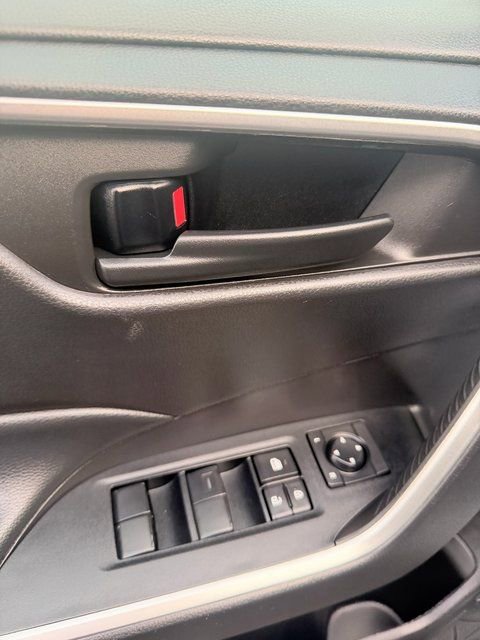 Used 2022 Toyota RAV4 LE image 8