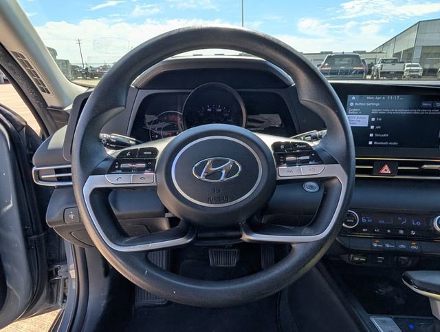 Used 2022 Hyundai Elantra SEL w/ Preferred Accessory Package FWD image 14