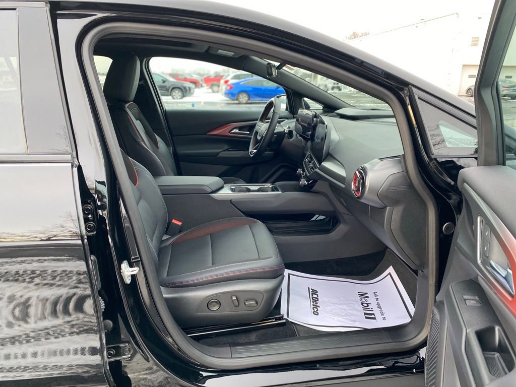 Used 2025 Chevrolet Equinox EV RS image 12