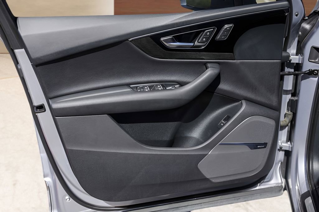 Used 2018 Audi Q7 3.0T Prestige w/ Prestige Package image 24