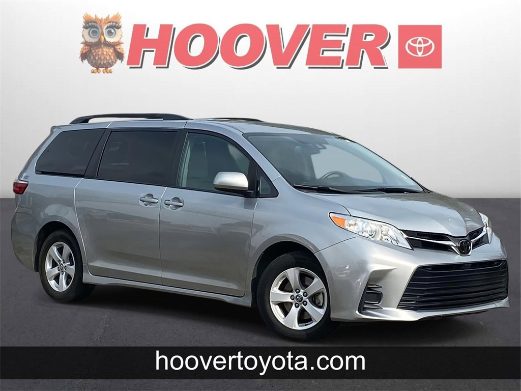 Used 2018 Toyota Sienna LE image 1