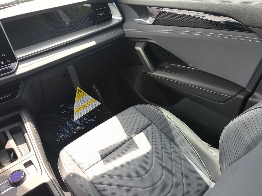 New 2026 Volkswagen Tiguan SE R-Line FWD image 15