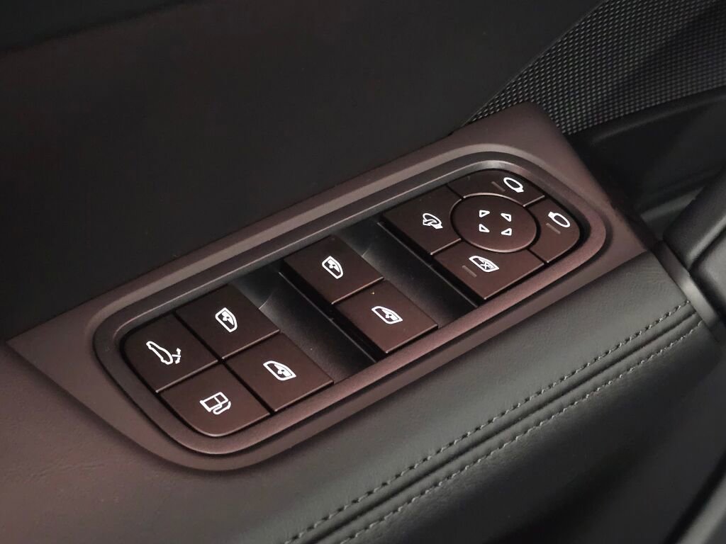 New 2026 Porsche Cayenne Turbo AWD/4WD image 39