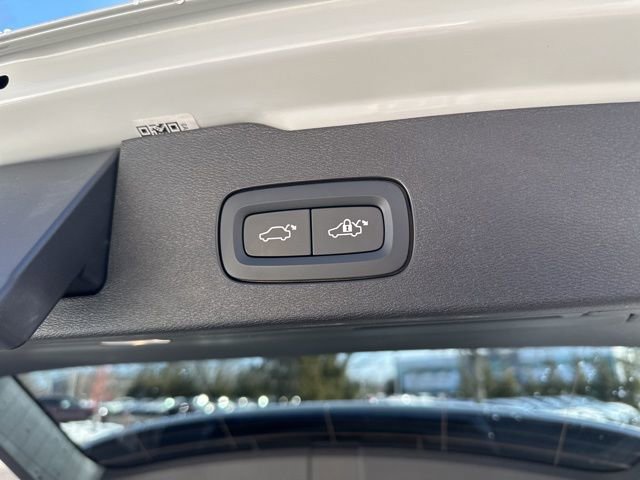 Certified 2025 Volvo V60 B5 Cross Country Plus image 36