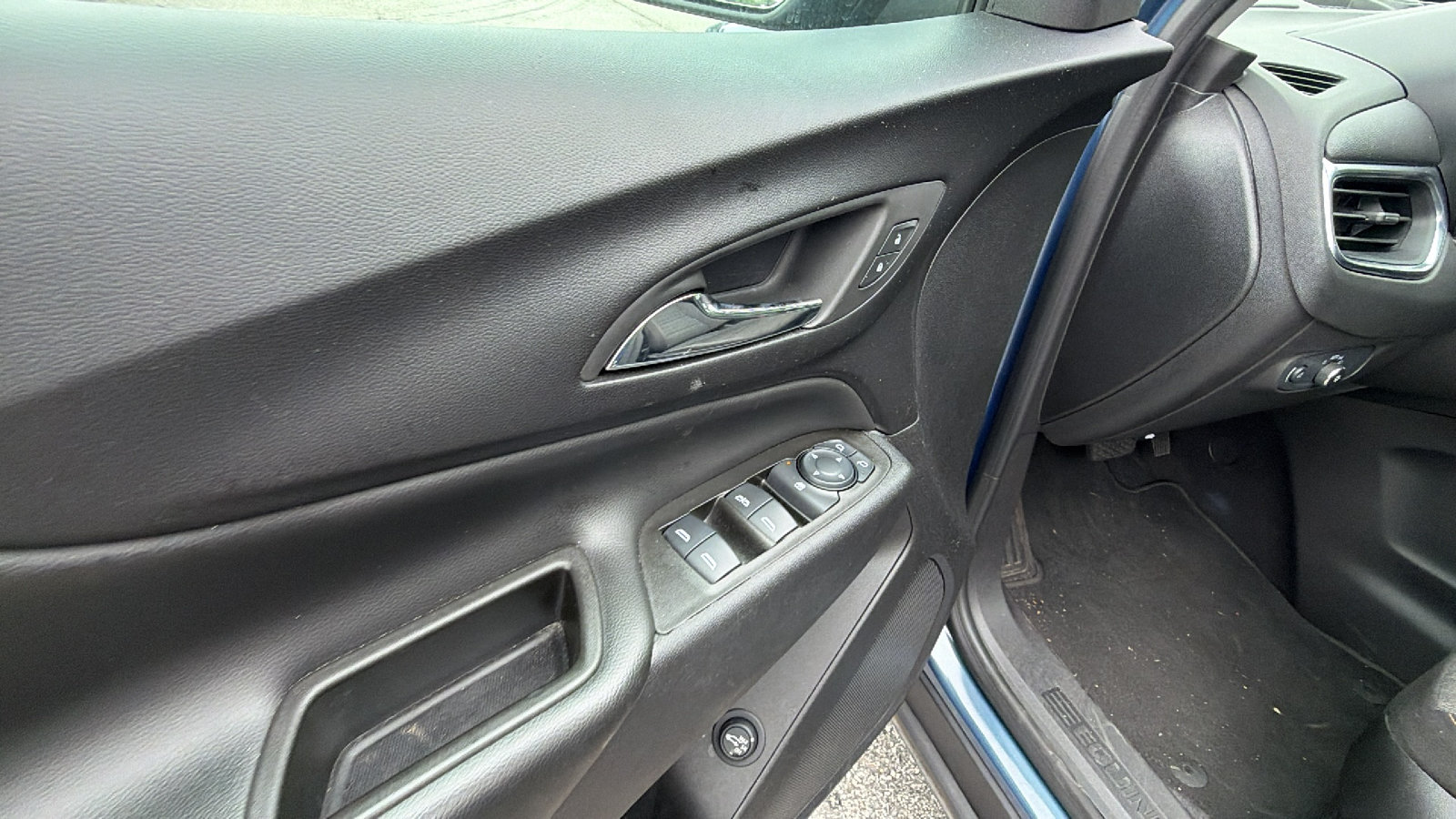 Used 2024 Chevrolet Equinox LT AWD/4WD image 15