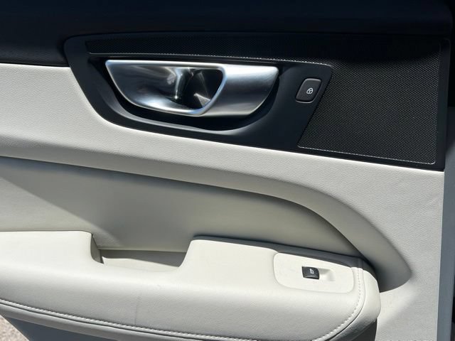 Certified 2025 Volvo XC60 T8 Ultra AWD/4WD image 30