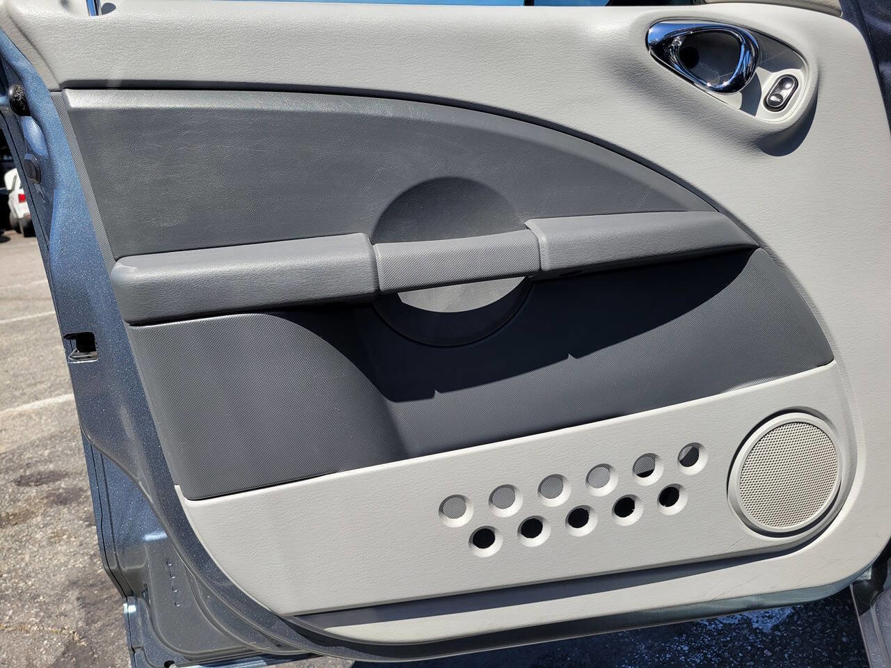 Used 2010 Chrysler PT Cruiser image 21