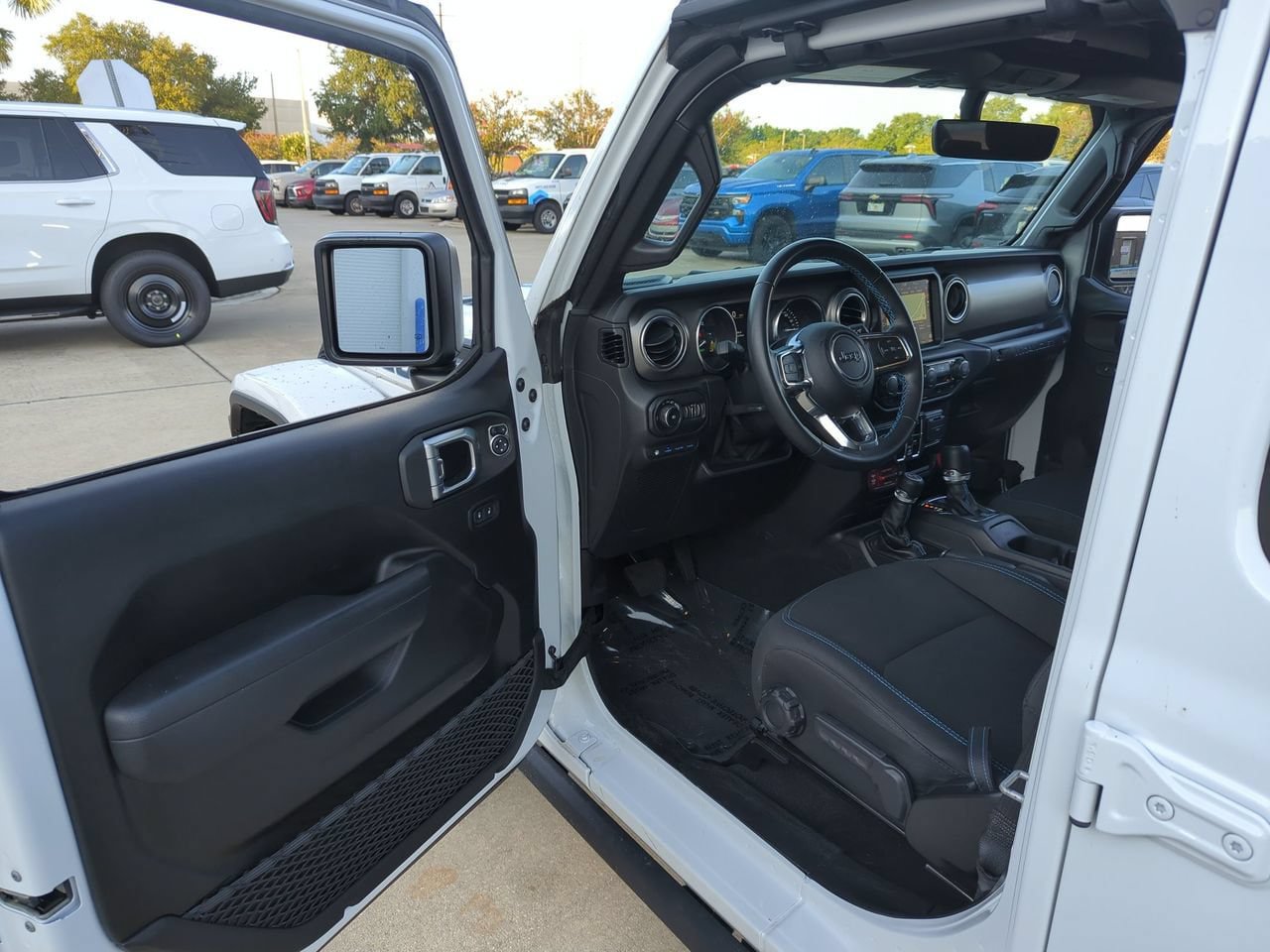 Used 2022 Jeep Wrangler Unlimited Rubicon 4xe AWD/4WD image 8