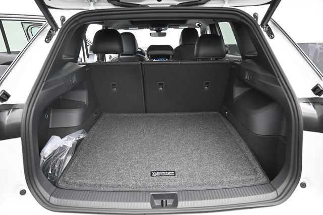 New 2026 Volkswagen Tiguan SE R-Line AWD/4WD image 12