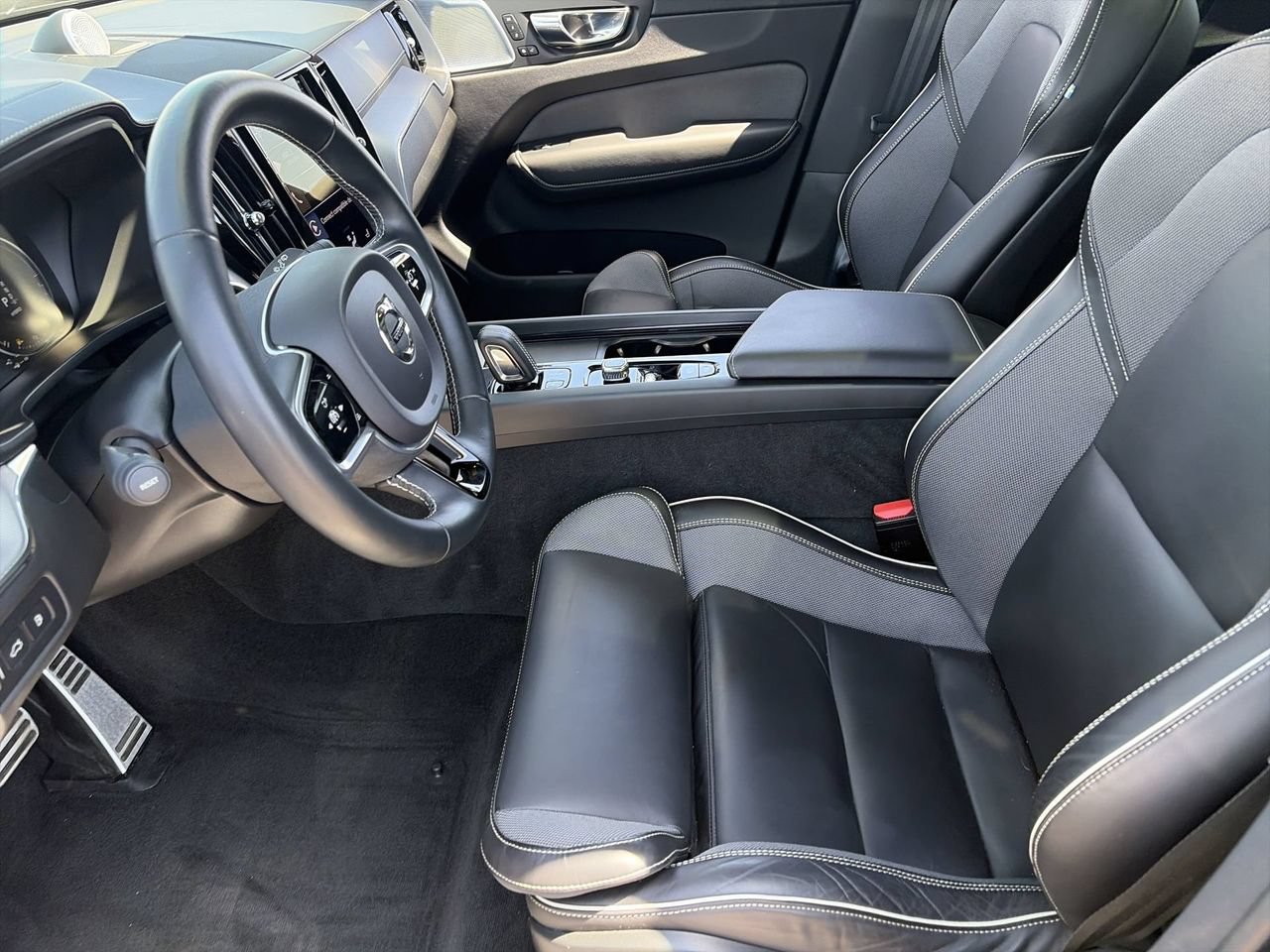 Used 2021 Volvo XC60 T8 R-Design w/ Advanced Package AWD/4WD image 18