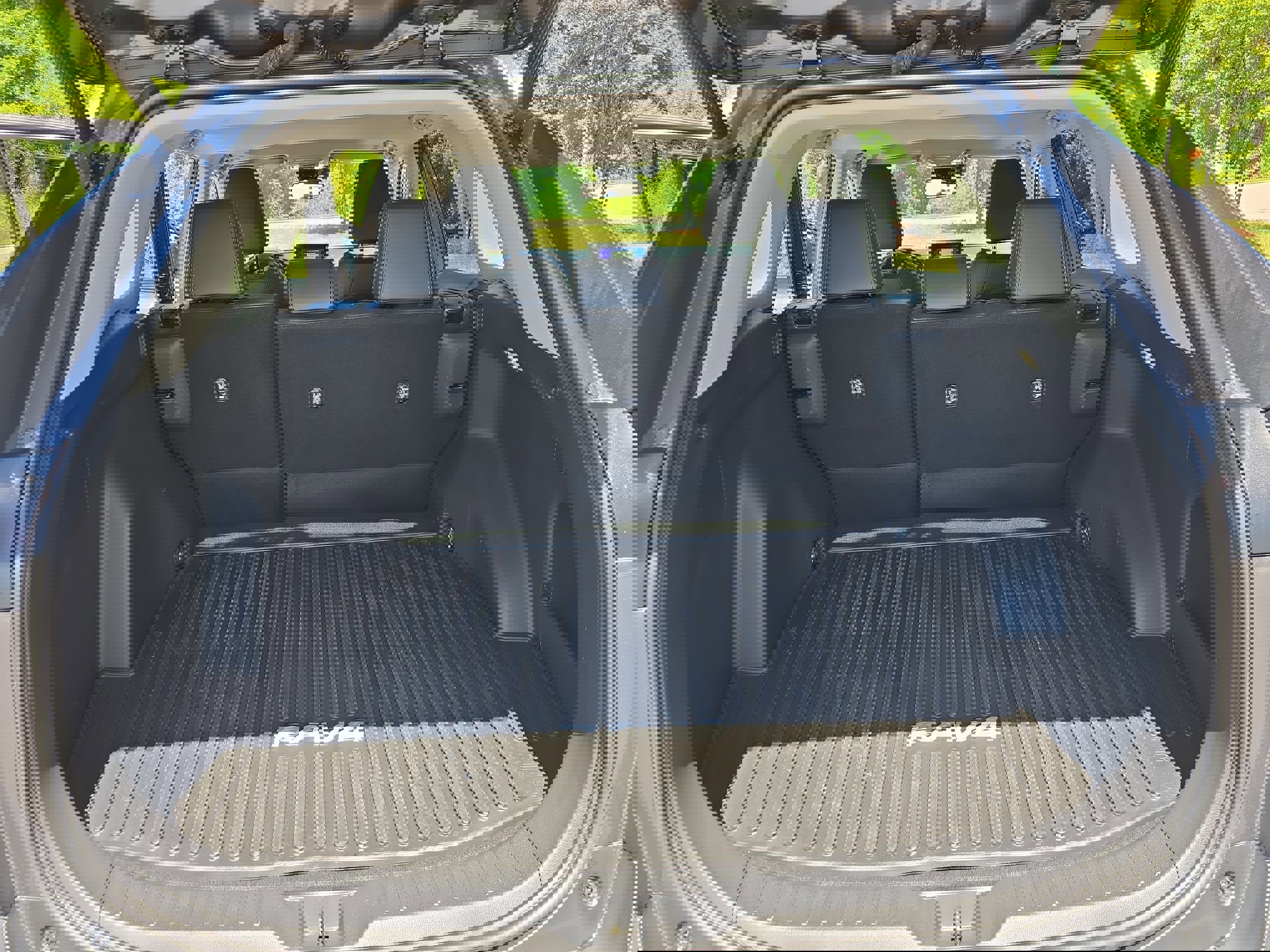 Used 2023 Toyota RAV4 XLE Premium FWD image 13