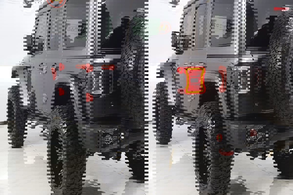 Used 2018 Jeep Wrangler Unlimited Rubicon w/ Dual Top Group AWD/4WD image 26