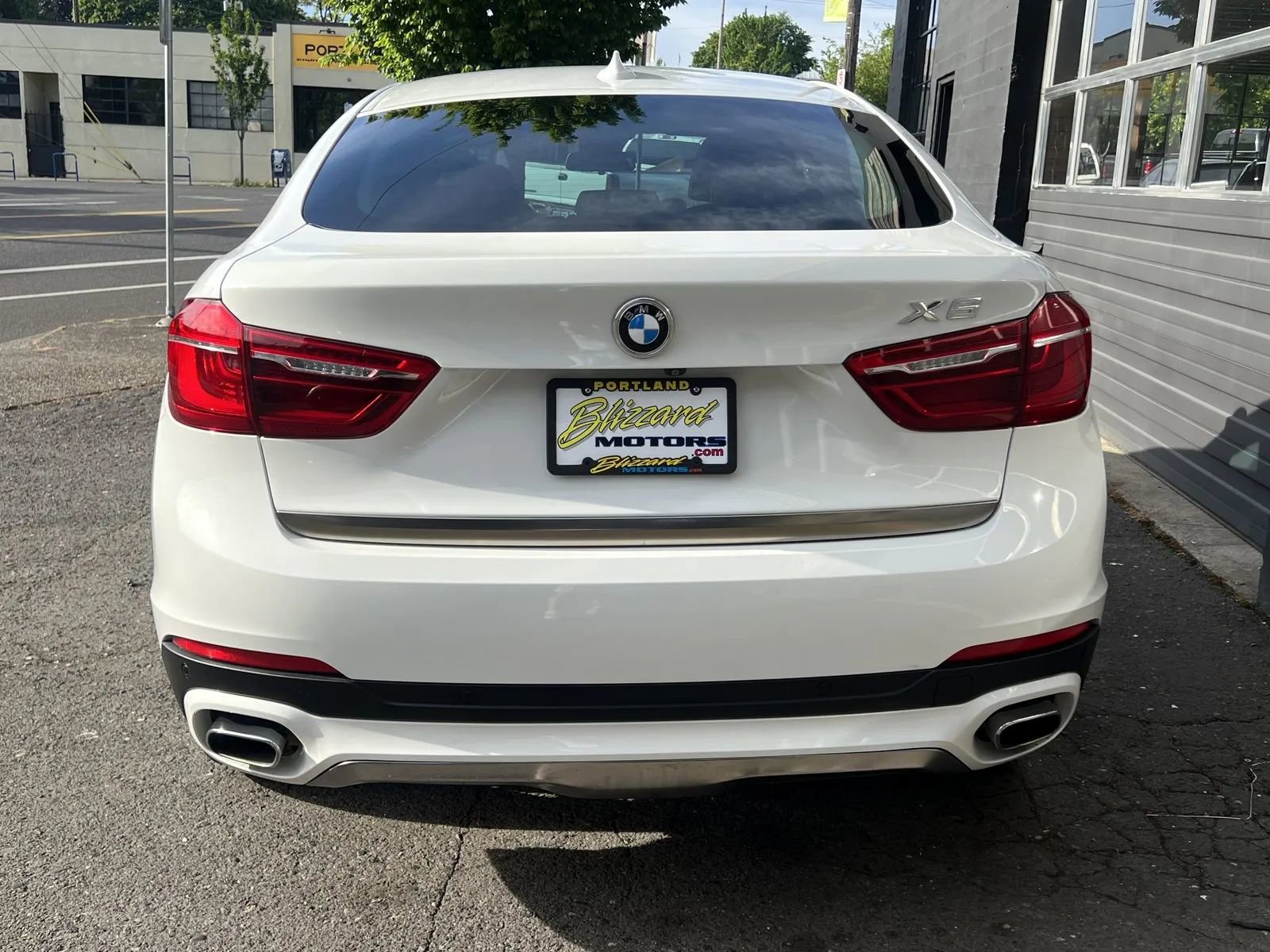 Used 2016 BMW X6 xDrive50i w/ Executive Package image 4