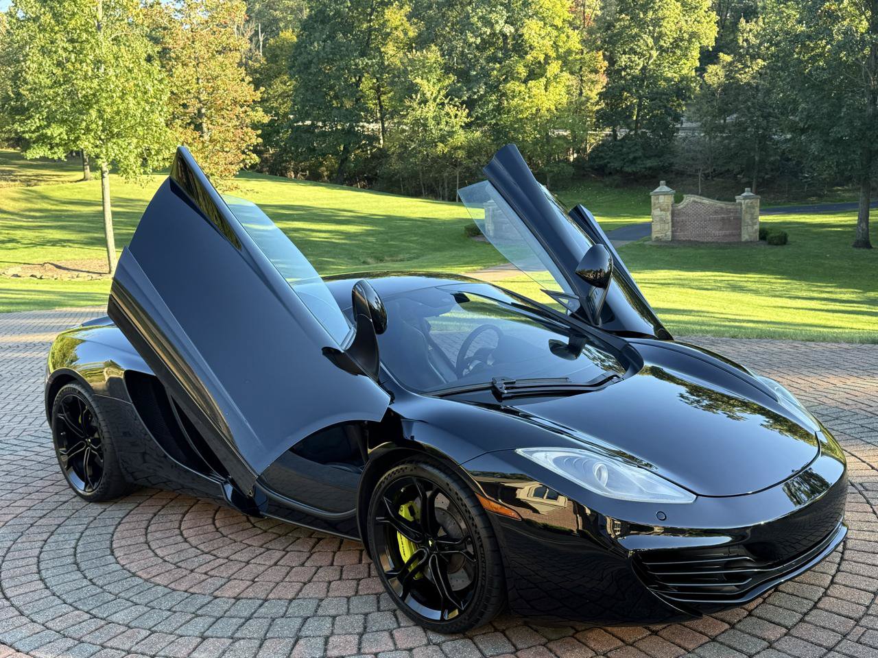 Used 2012 McLaren MP4-12C Coupe RWD image 2
