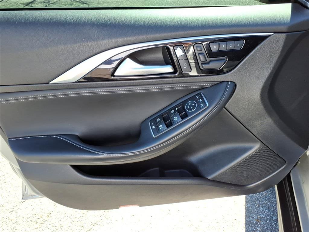 Used 2017 INFINITI QX30 Premium w/ Navigation Package AWD/4WD image 23