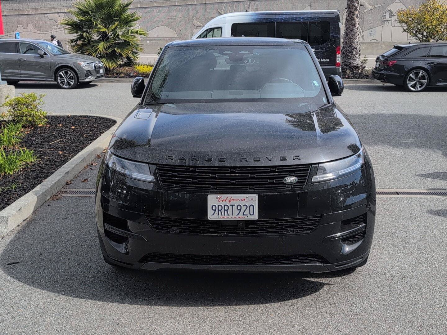 Used 2025 Land Rover Range Rover Sport SE AWD/4WD image 3