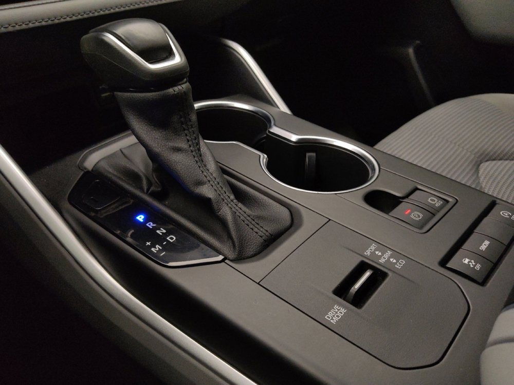 Used 2022 Toyota Highlander LE image 26