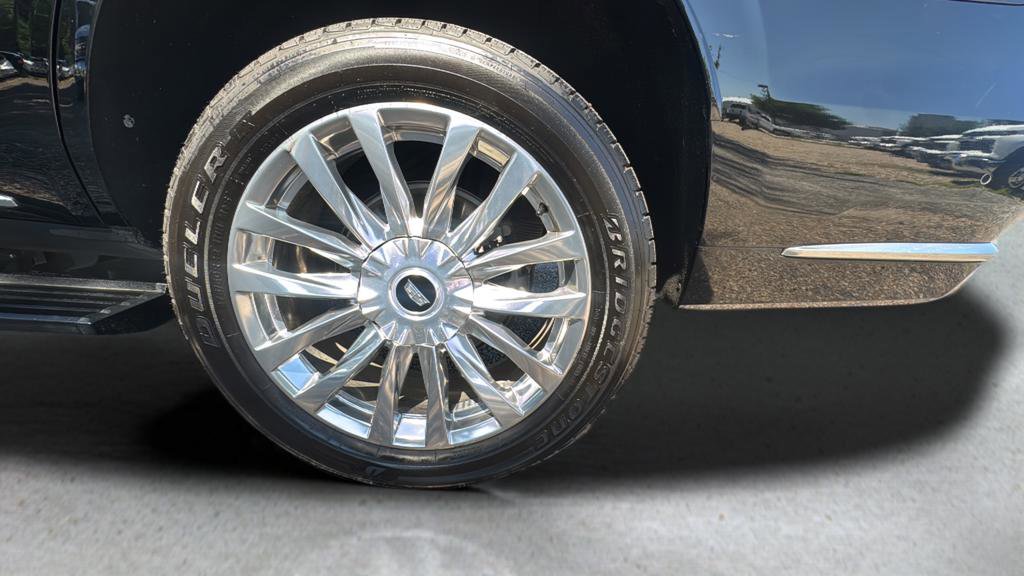 Used 2021 Cadillac Escalade Premium Luxury w/ Driver Assist Tech Package AWD/4WD image 18