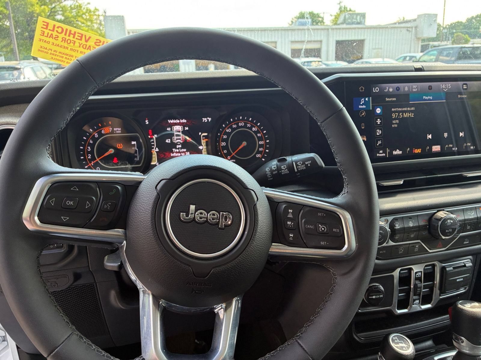 Used 2025 Jeep Wrangler Unlimited Sahara AWD/4WD image 30