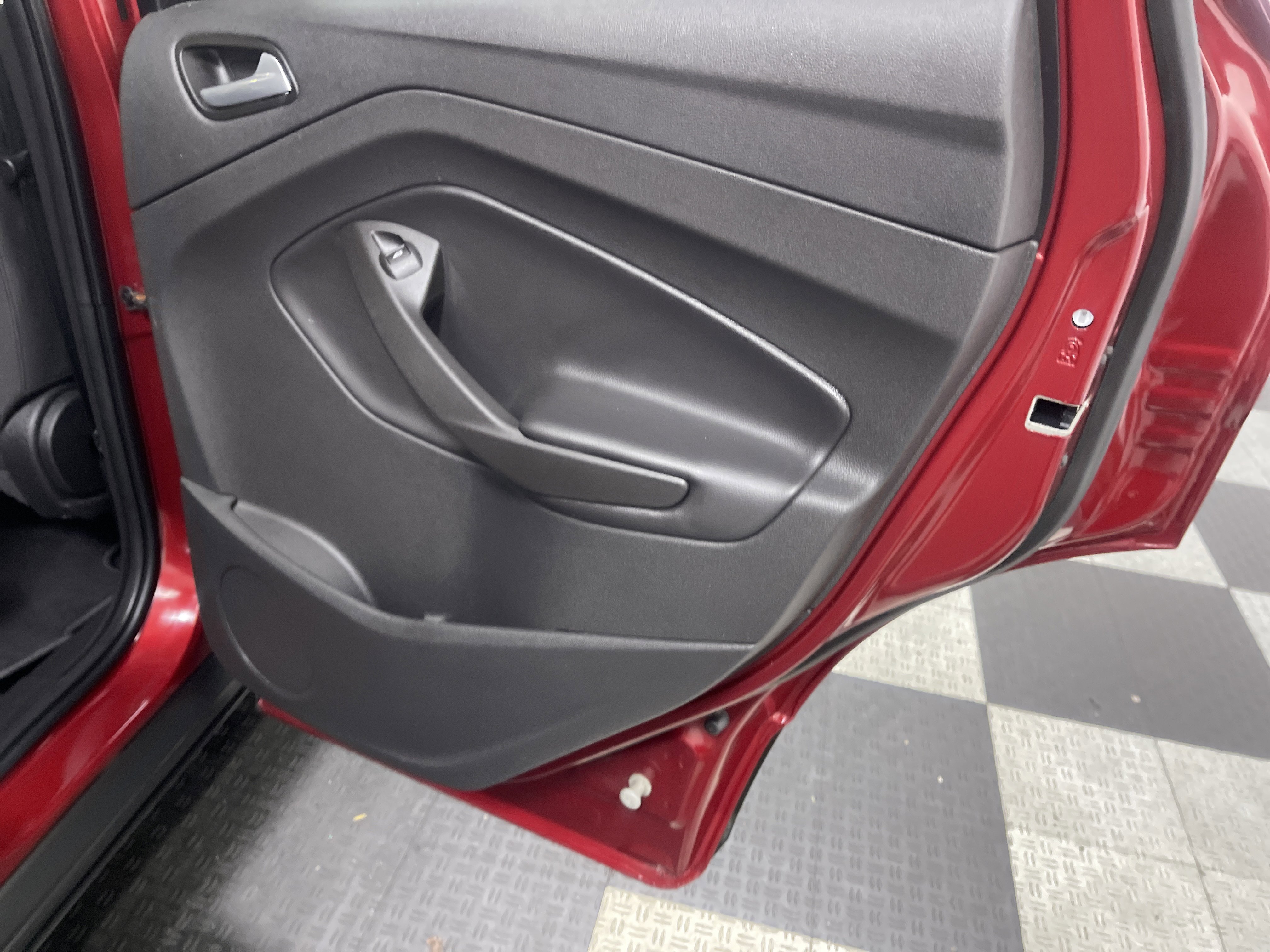 Used 2017 Ford Escape SE image 19