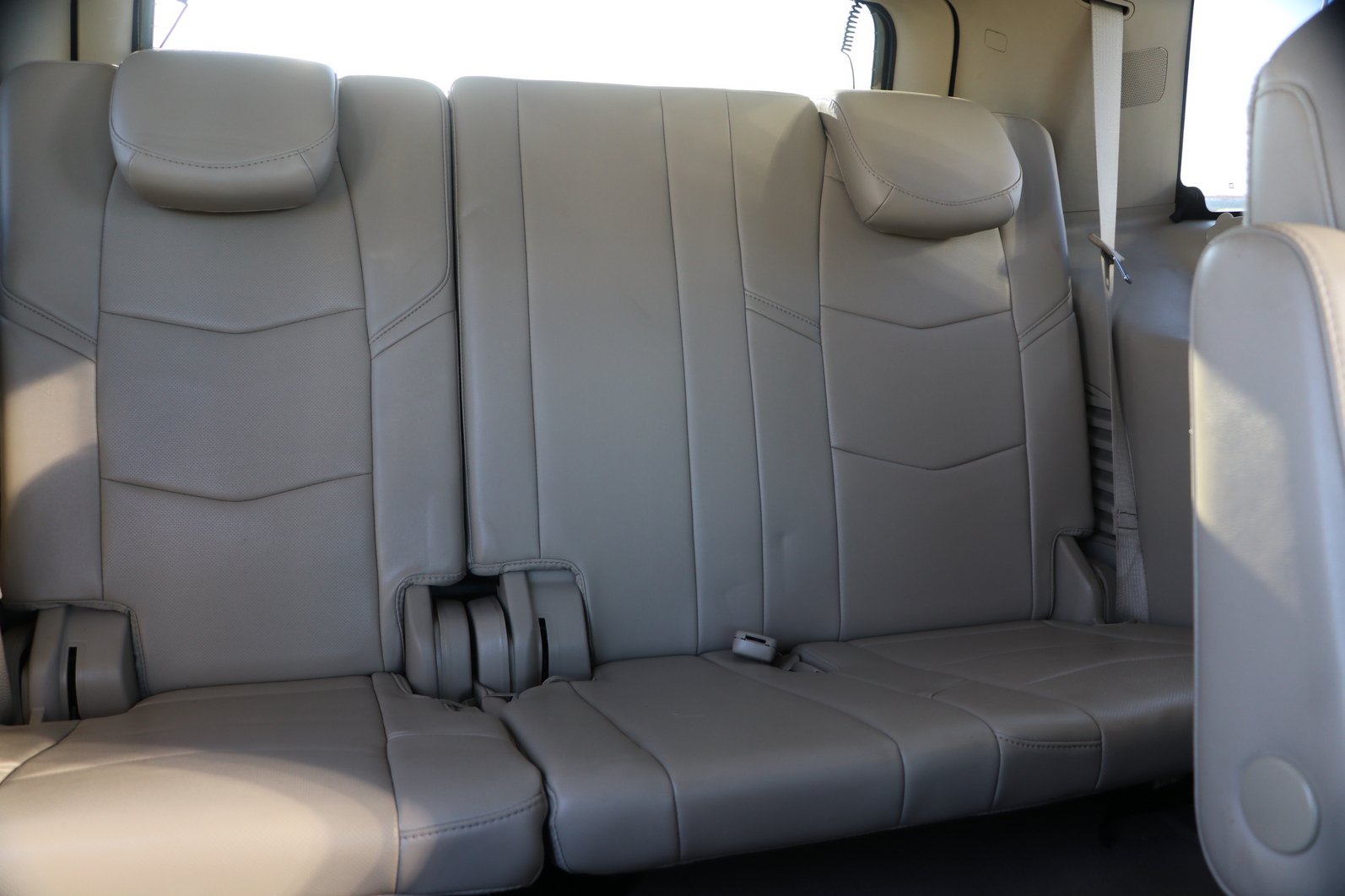 Used 2015 Cadillac Escalade Premium AWD/4WD image 31