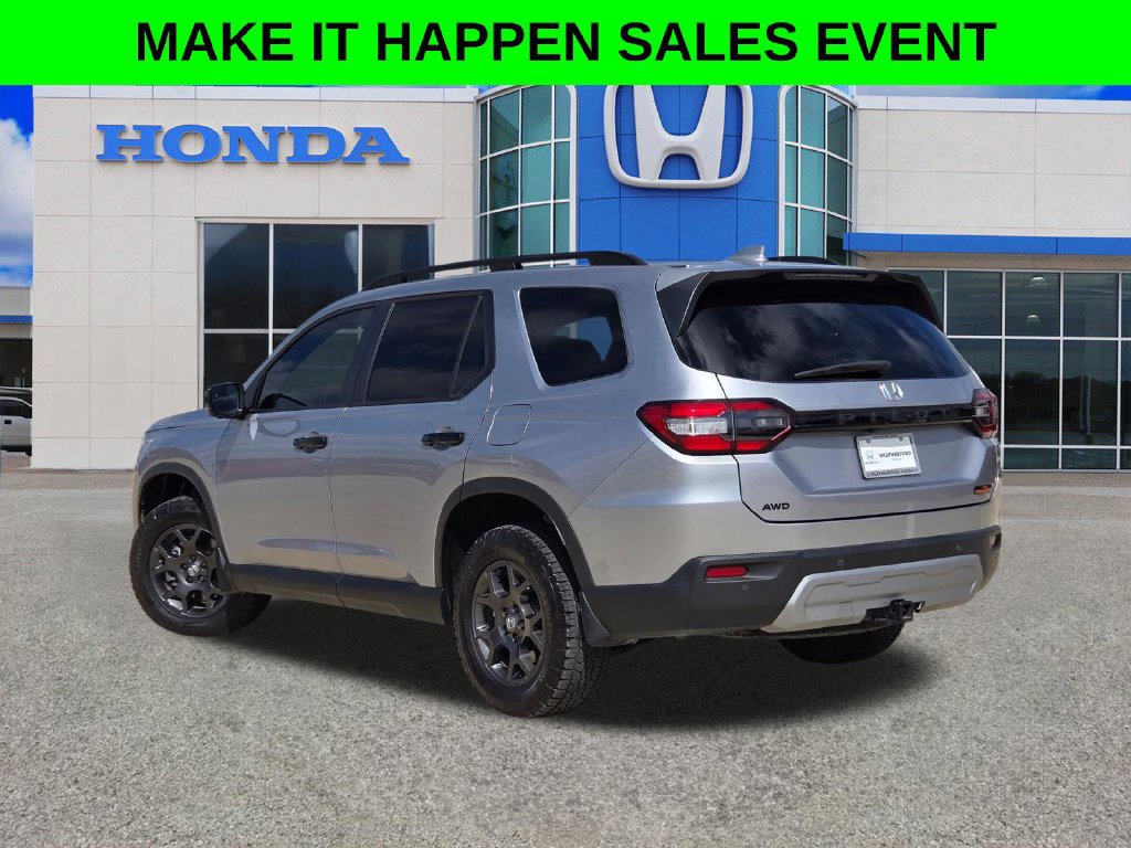 Used 2025 Honda Pilot TrailSport image 5