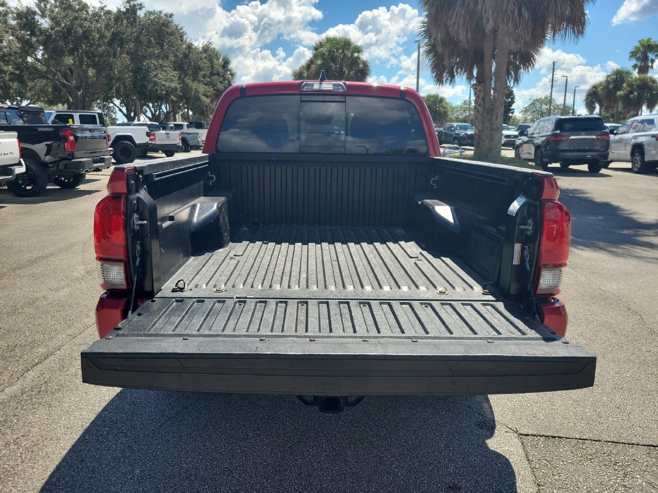 Used 2022 Toyota Tacoma SR5 w/ Technology Package RWD image 8