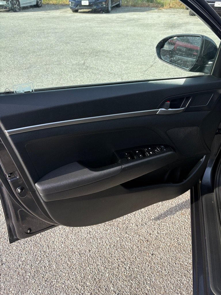 Used 2020 Hyundai Elantra SE w/ Cargo Package (C1) FWD image 10
