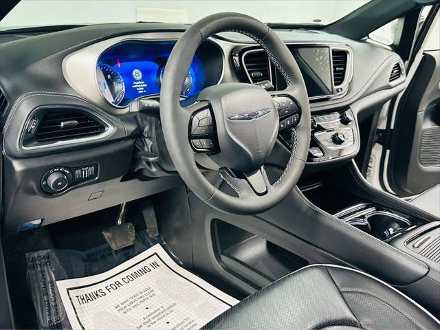 Certified 2023 Chrysler Pacifica Limited w/ S Appearance Package AWD/4WD image 10
