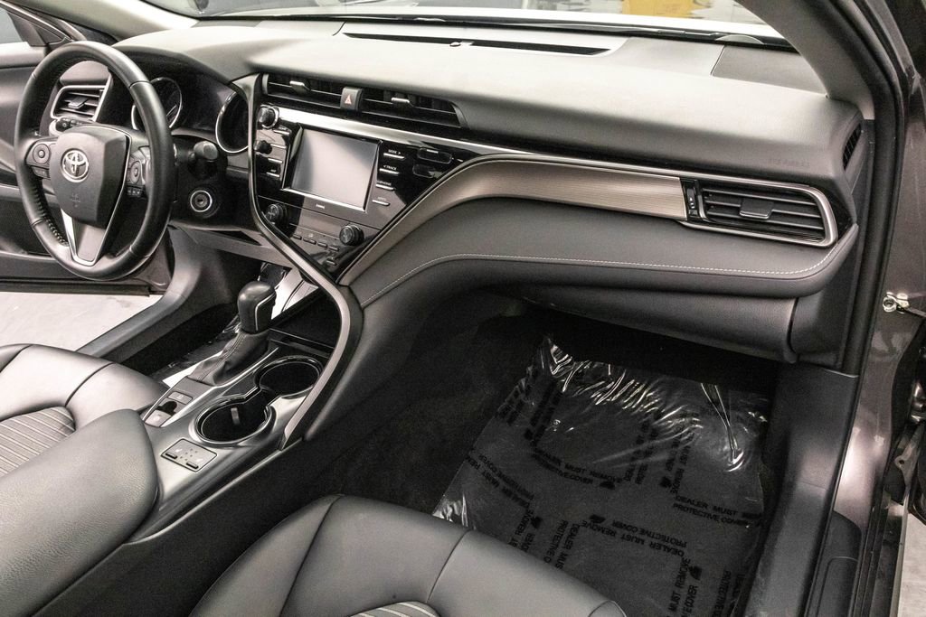 Used 2020 Toyota Camry SE w/ Moonroof Package image 30