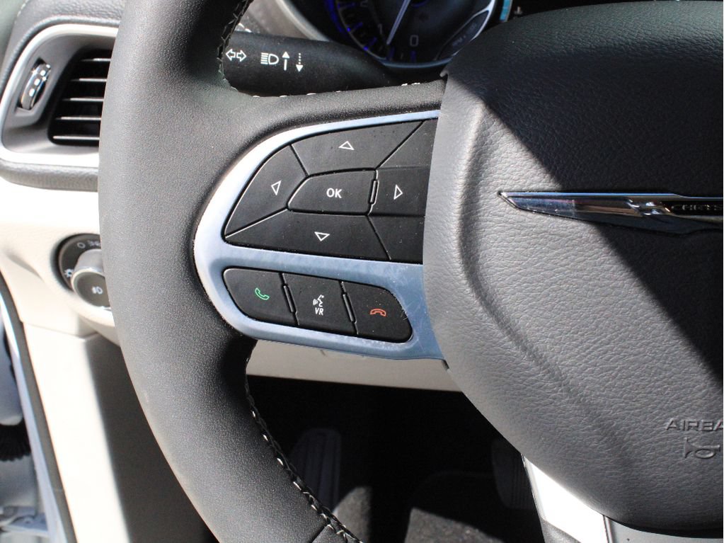 Used 2023 Chrysler Pacifica Touring-L AWD/4WD image 16
