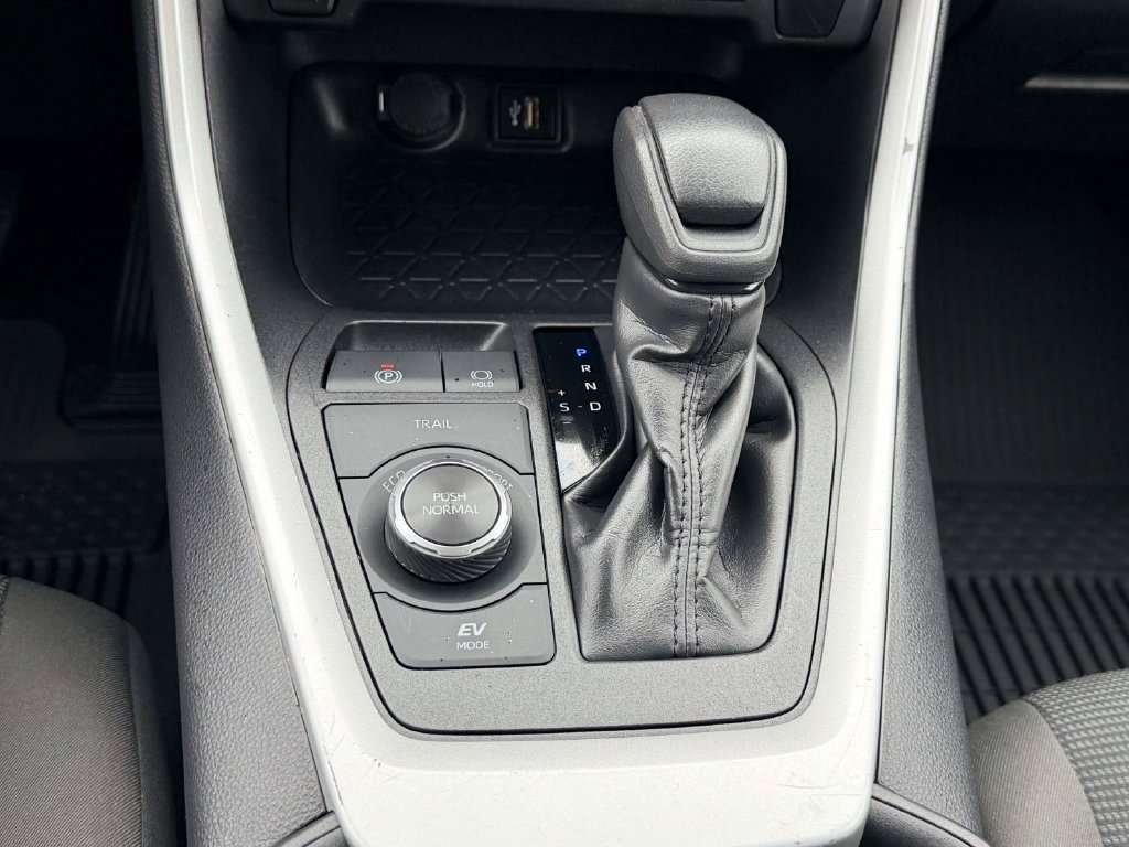 Certified 2025 Toyota RAV4 LE AWD/4WD image 6