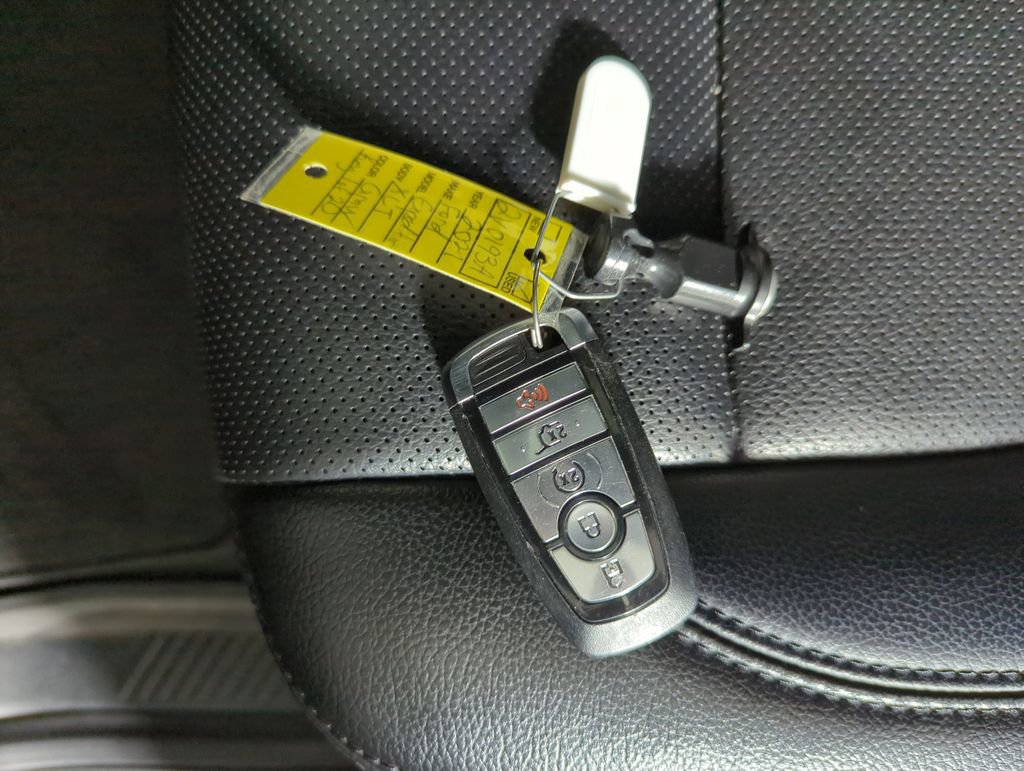 Used 2021 Ford Expedition XLT image 23