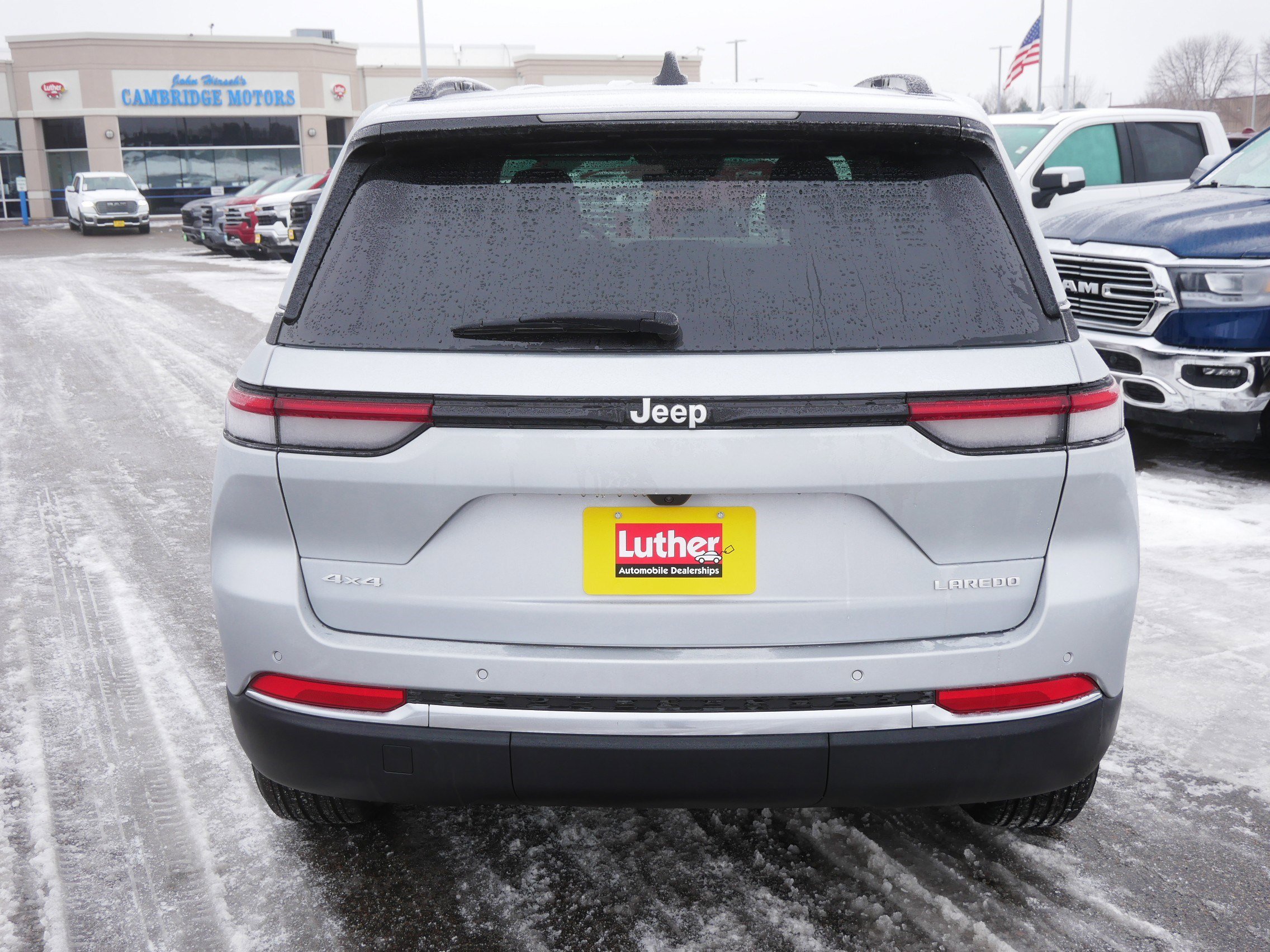 New 2025 Jeep Grand Cherokee Laredo X w/ Luxury Tech Group I image 3